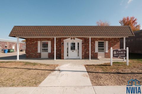 Photo of 132 N Main Ave, Sioux Center, IA 51250 (MLS # 830790)