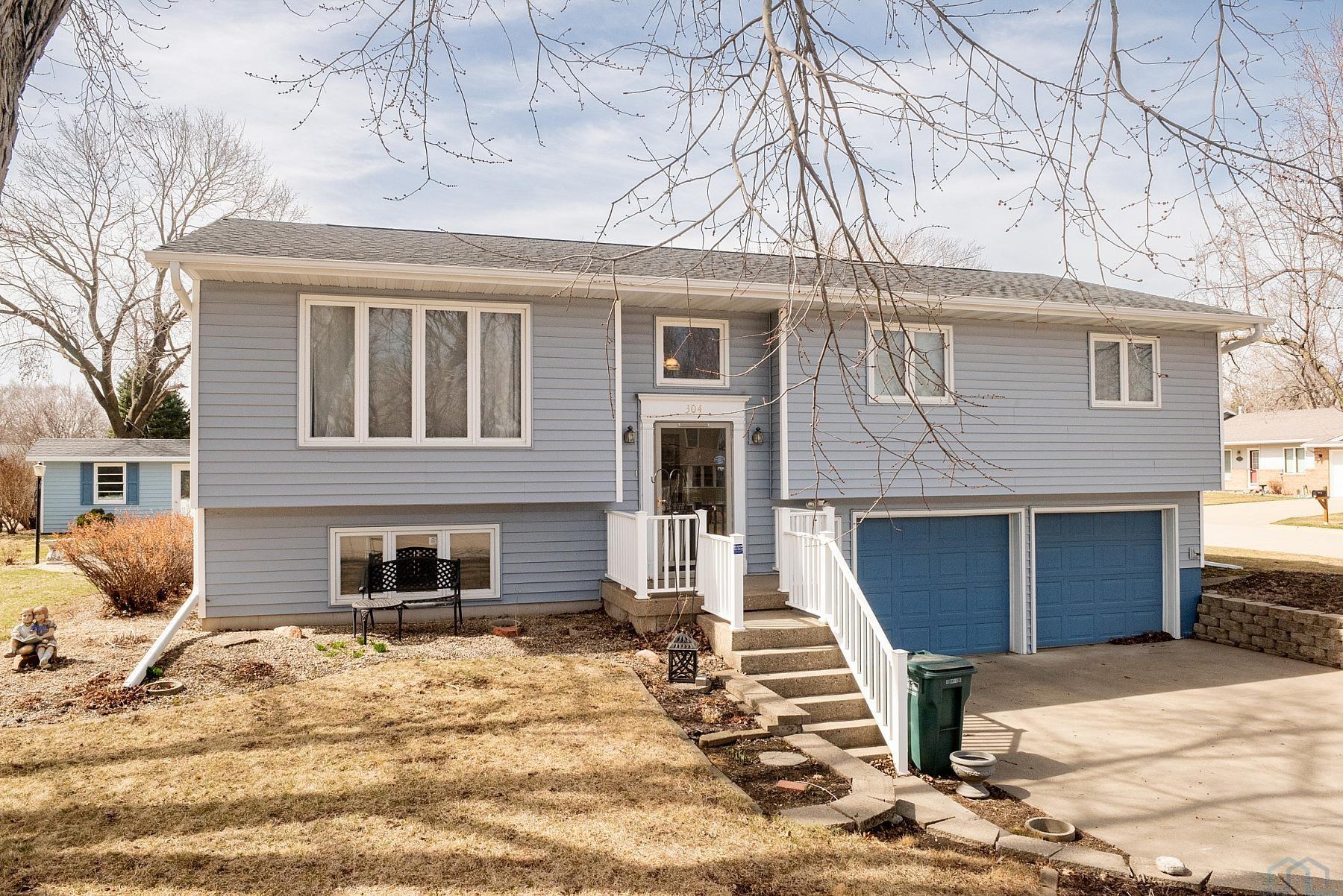Photo 1 of 27 — 304 FRANKFORT AVE SE, Orange City, IA 51041