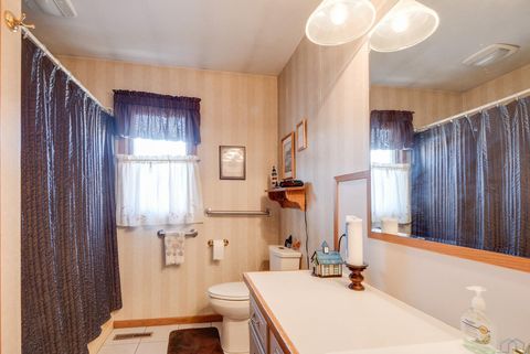 Tiny photo for 304 Frankfort Ave SE Ave, Orange City, IA 51041 (MLS # 832237)