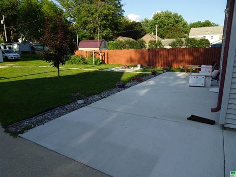 Tiny photo for 711 7th Street, Sheldon, IA 51201 (MLS # 829326)