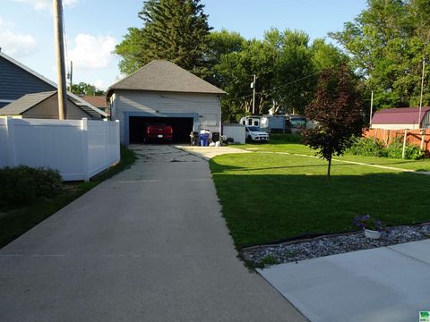 Tiny photo for 711 7th Street, Sheldon, IA 51201 (MLS # 829326)