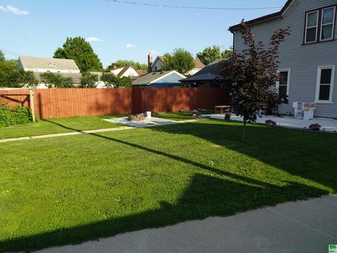 Tiny photo for 711 7th Street, Sheldon, IA 51201 (MLS # 829326)