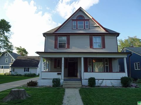 Photo of 711 7th Street, Sheldon, IA 51201 (MLS # 829326)