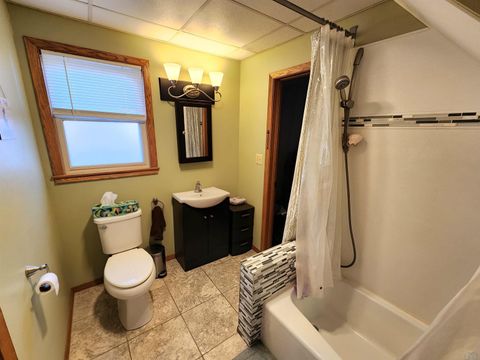 Tiny photo for 105 2nd Ave NE Ave, Sioux Center, IA 51250 (MLS # 831530)