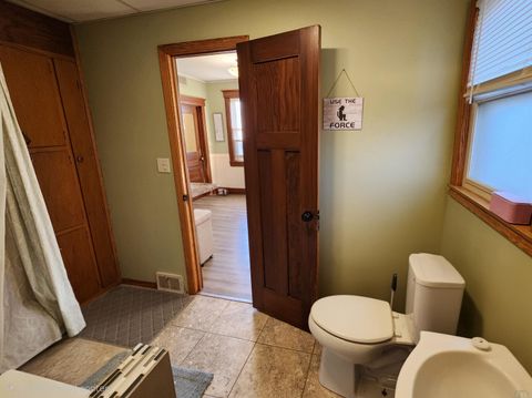 Tiny photo for 105 2nd Ave NE Ave, Sioux Center, IA 51250 (MLS # 831530)