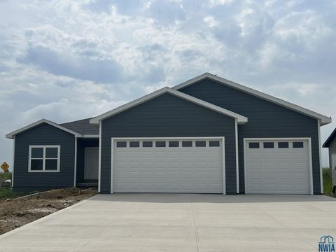 Photo of 710 17th St SE, Orange City, IA 51041 (MLS # 828498)
