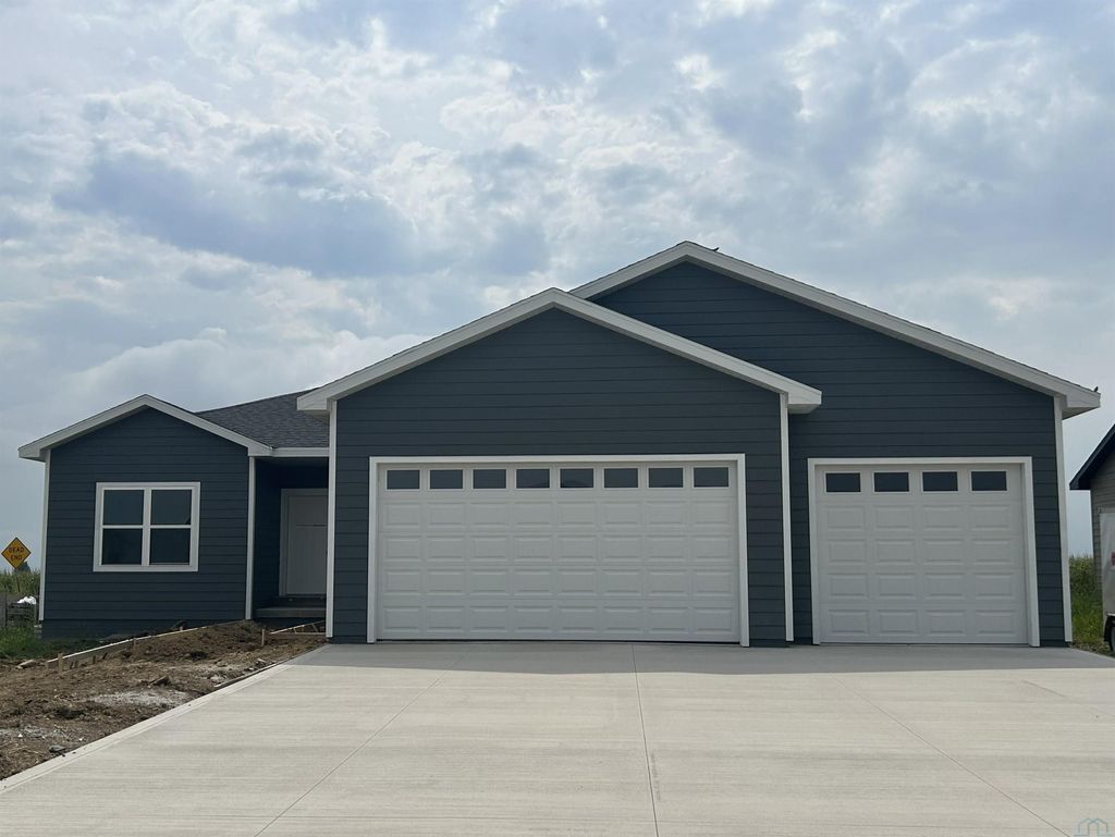 Photo of 710 17th St SE, Orange City, IA 51041 (MLS # 828498)