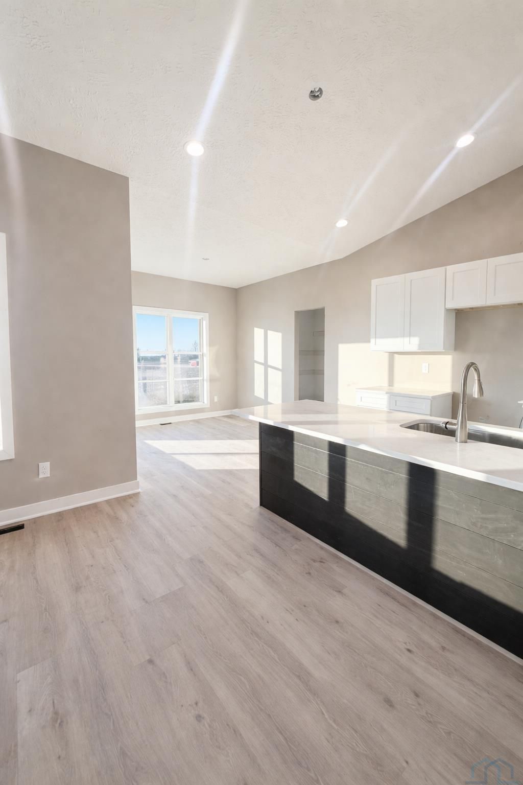 Photo of 710 17th St SE, Orange City, IA 51041 (MLS # 828498)