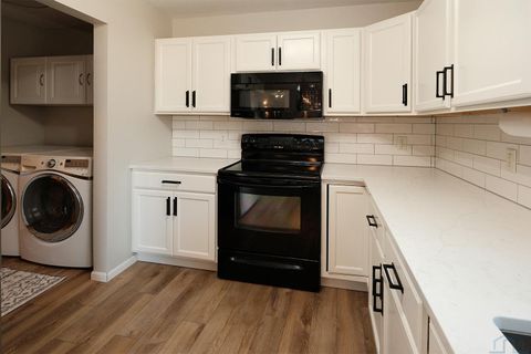 Tiny photo for 1303 11th Avenue NE Ave, Sioux Center, IA 51250 (MLS # 831970)