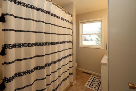 Tiny photo for 1303 11th Avenue NE Ave, Sioux Center, IA 51250 (MLS # 831970)