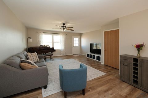 Tiny photo for 1303 11th Avenue NE Ave, Sioux Center, IA 51250 (MLS # 831970)