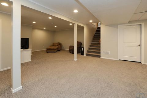 Tiny photo for 1303 11th Avenue NE Ave, Sioux Center, IA 51250 (MLS # 831970)