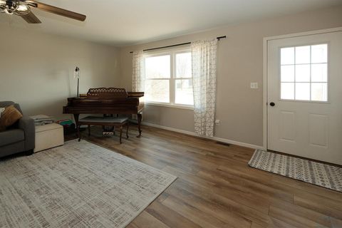 Tiny photo for 1303 11th Avenue NE Ave, Sioux Center, IA 51250 (MLS # 831970)