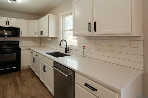 Tiny photo for 1303 11th Avenue NE Ave, Sioux Center, IA 51250 (MLS # 831970)