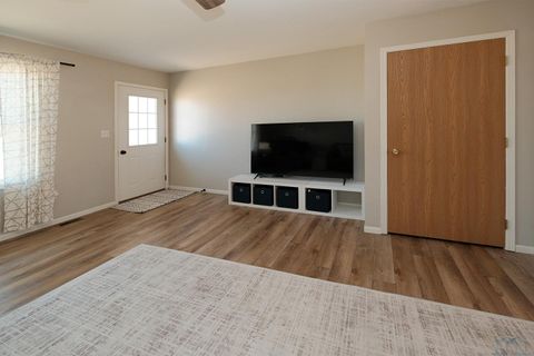 Tiny photo for 1303 11th Avenue NE Ave, Sioux Center, IA 51250 (MLS # 831970)