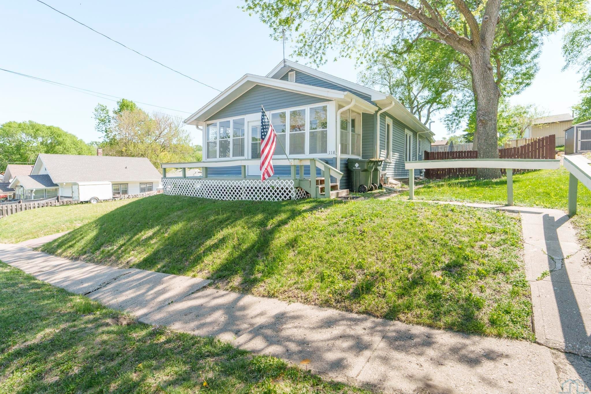 Photo 1 of 25 — 118 S LEONARD ST, Sioux City, IA 51103