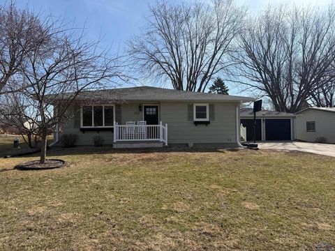 Photo of 509 Iowa Ave SW Ave, Orange City, IA 51041 (MLS # 832265)