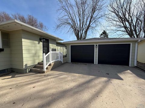 Tiny photo for 509 Iowa Ave SW Ave, Orange City, IA 51041 (MLS # 832265)