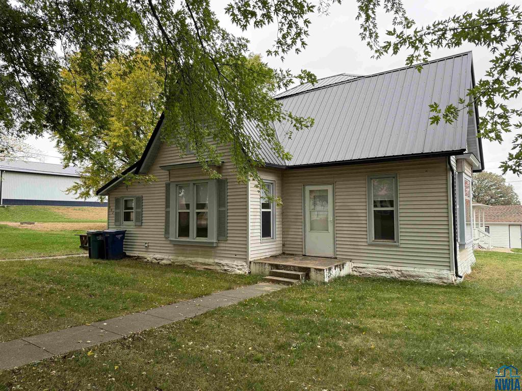 Photo of 402 5th Street, Ireton, IA 51027 (MLS # 830799)