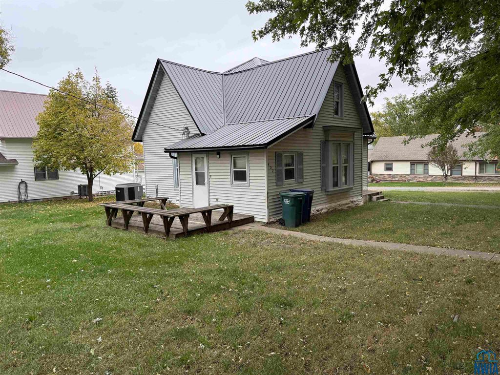 Photo of 402 5th Street, Ireton, IA 51027 (MLS # 830799)