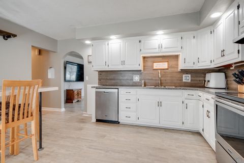 Tiny photo for 112 6th St NW St, Orange City, IA 51041 (MLS # 831973)