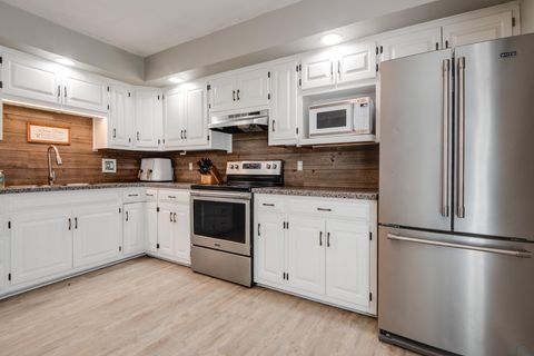 Tiny photo for 112 6th St NW St, Orange City, IA 51041 (MLS # 831973)