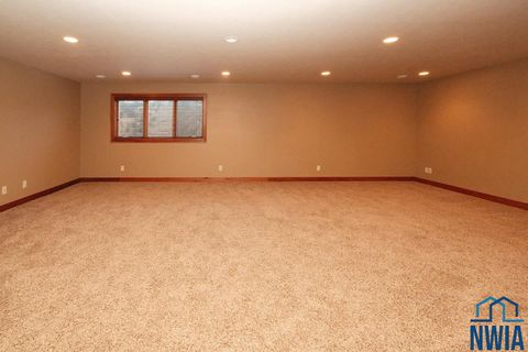 Tiny photo for 2318 Riviera Road, Sioux Center, IA 51250 (MLS # 830894)