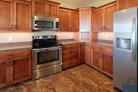 Tiny photo for 2318 Riviera Road, Sioux Center, IA 51250 (MLS # 830894)