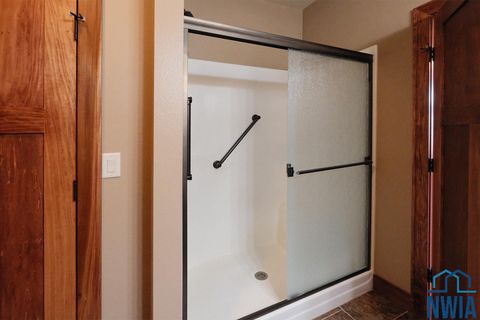 Tiny photo for 2318 Riviera Road, Sioux Center, IA 51250 (MLS # 830894)