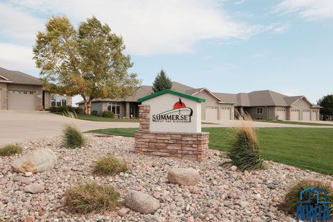 Tiny photo for 2318 Riviera Road, Sioux Center, IA 51250 (MLS # 830894)