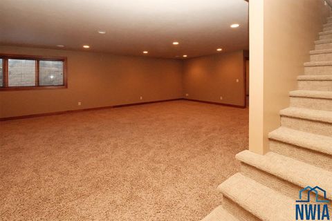 Tiny photo for 2318 Riviera Road, Sioux Center, IA 51250 (MLS # 830894)
