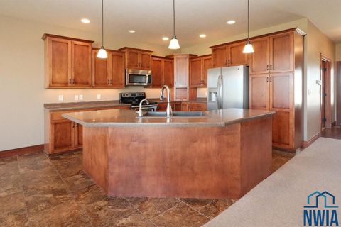 Tiny photo for 2318 Riviera Road, Sioux Center, IA 51250 (MLS # 830894)