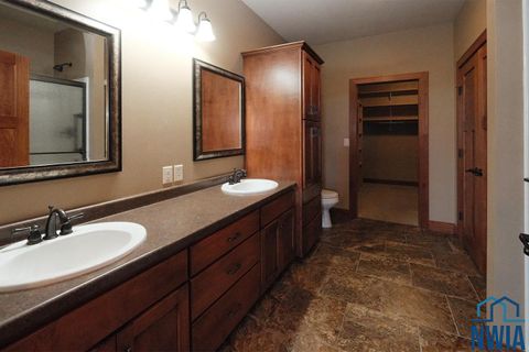 Tiny photo for 2318 Riviera Road, Sioux Center, IA 51250 (MLS # 830894)