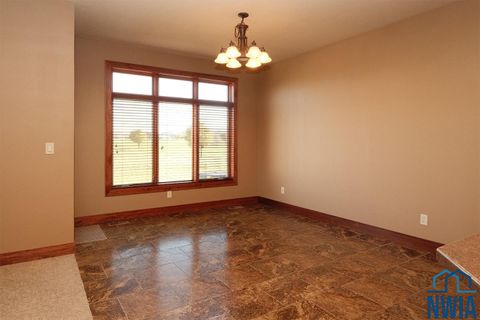 Tiny photo for 2318 Riviera Road, Sioux Center, IA 51250 (MLS # 830894)