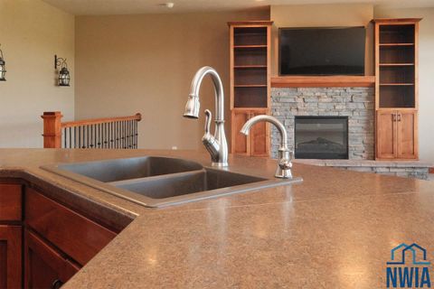 Tiny photo for 2318 Riviera Road, Sioux Center, IA 51250 (MLS # 830894)