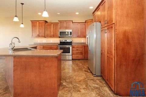 Tiny photo for 2318 Riviera Road, Sioux Center, IA 51250 (MLS # 830894)