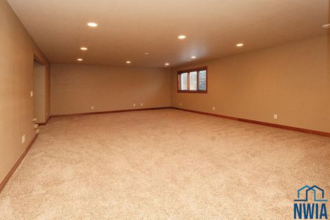 Tiny photo for 2318 Riviera Road, Sioux Center, IA 51250 (MLS # 830894)