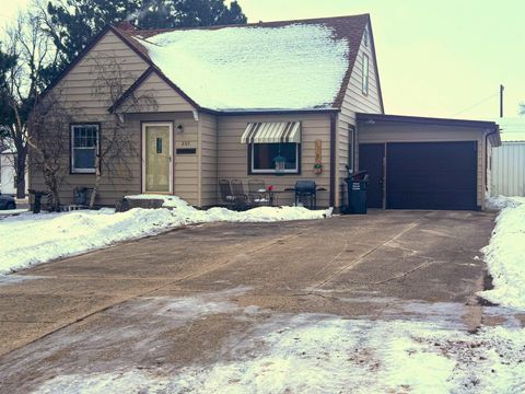 Photo of 205 Washington Ave, Sheldon, IA 51201 (MLS # 831199)