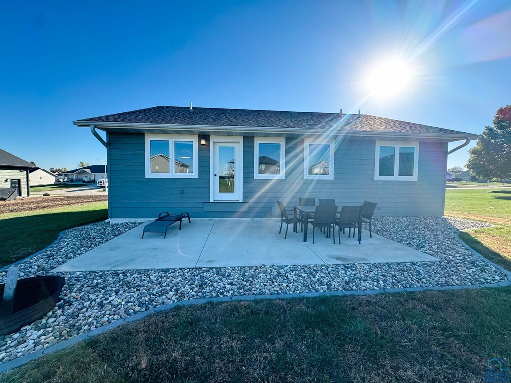 Photo of 1104 Birch Ave, Alton, IA 51003 (MLS # 830631)