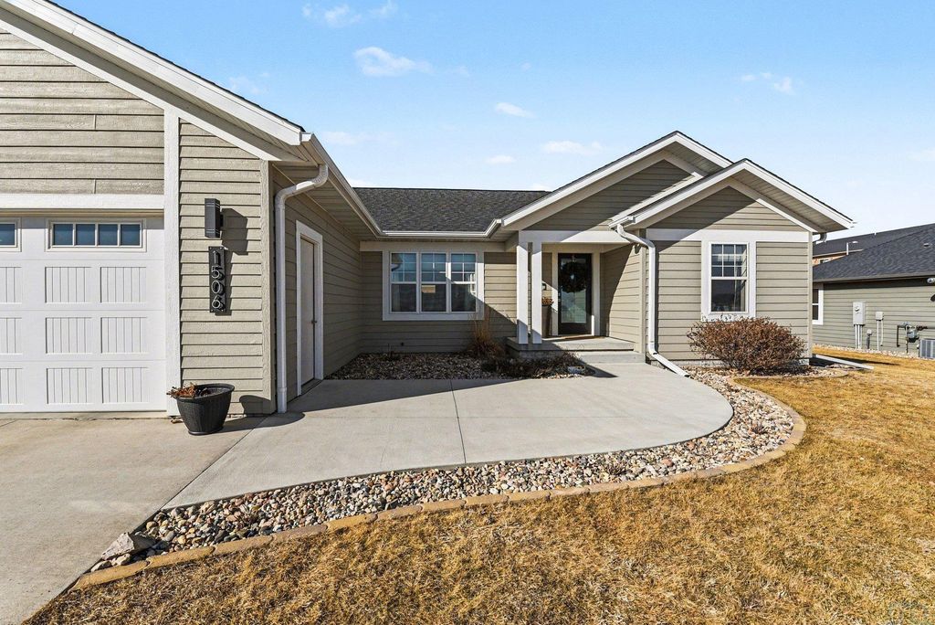 Photo of 1506 Lincoln Pl SE Pl, Orange City, IA 51041 (MLS # 831869)