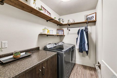 Tiny photo for 1506 Lincoln Pl SE Pl, Orange City, IA 51041 (MLS # 831869)