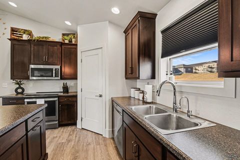 Tiny photo for 1506 Lincoln Pl SE Pl, Orange City, IA 51041 (MLS # 831869)