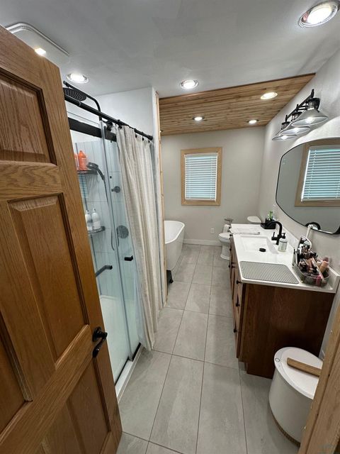 Tiny photo for 865 Matlock Blvd, Sheldon, IA 51201 (MLS # 830924)