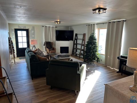 Tiny photo for 865 Matlock Blvd, Sheldon, IA 51201 (MLS # 830924)