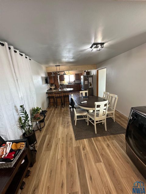 Tiny photo for 865 Matlock Blvd, Sheldon, IA 51201 (MLS # 830924)