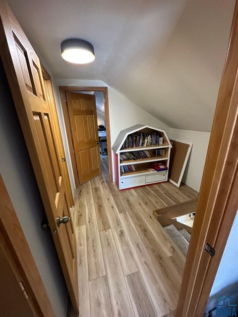 Tiny photo for 865 Matlock Blvd, Sheldon, IA 51201 (MLS # 830924)