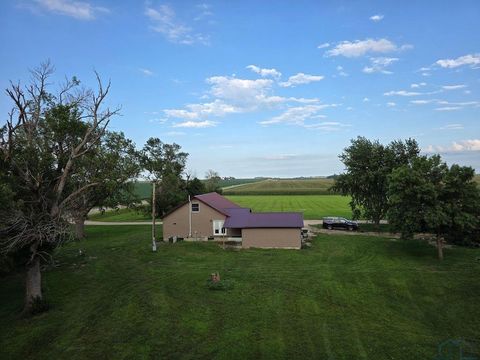 Tiny photo for 865 Matlock Blvd, Sheldon, IA 51201 (MLS # 830924)
