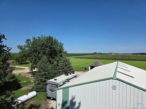 Tiny photo for 865 Matlock Blvd, Sheldon, IA 51201 (MLS # 830924)