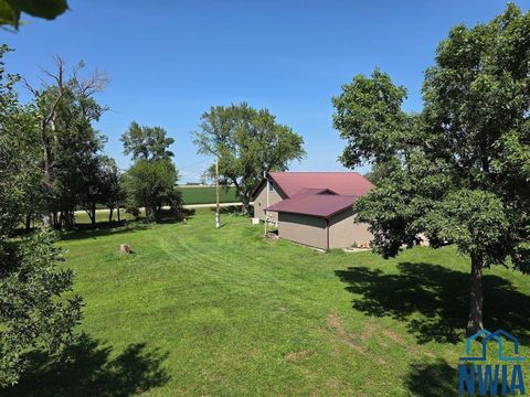 Tiny photo for 865 Matlock Blvd, Sheldon, IA 51201 (MLS # 830924)