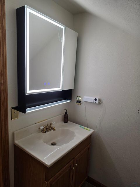 Tiny photo for 865 Matlock Blvd, Sheldon, IA 51201 (MLS # 830924)